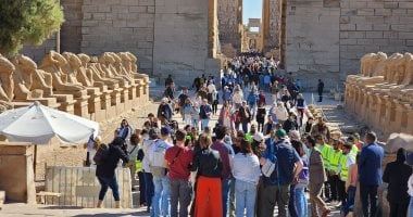 الأقصر عروس السياحة.. أفواج سياحية تحتفل فى الكرنك برأس السنة “فيديو وصور” – المحرر العربي