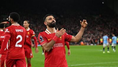 قد يفكر في خيارات أخرى.. تقارير تكشف تعقد المفاوضات بين محمد صلاح وليفربول