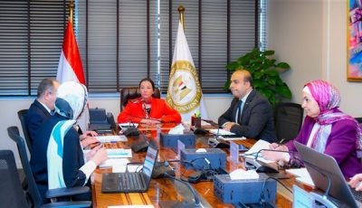 وزيرة البيئة تبحث مع رئيس شركة المقاولون العرب التعاون فى مجال إعادة تدوير المخلفات
