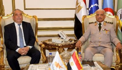 وزير الدفاع والإنتاج الحربى يلتقى وزير الدفاع القبرصى