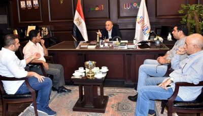 محافظ الأقصر يناقش تطوير المنظومة الصحية بالمحافظة في إستجابة لمطالب الاهالى