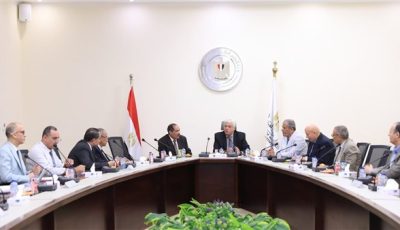 عاشور:يعقد اجتماعًا مع أعضاء اللجنة الوزارية لتعيين أعضاء هيئة التدريس والهيئة المعاونة بالمعاهد العليا