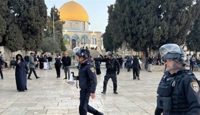 بحماية شرطة الاحتلال.. عشرات المستوطنين يقتحمون المسجد الأقصى