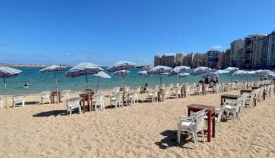 طلاب الإسكندرية ينضمون إلى مبادرة” تنظيف الشاطئ والتوعية بسبل الحفاظ على الأحياء المائية”