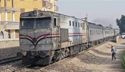 مصرع نجار مسلح أسفل عجلات قطار بقنا