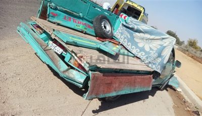 مصرع وإصابة 23 عاملا في انقلاب سيارة بالوادي الجديد| بث مباشر