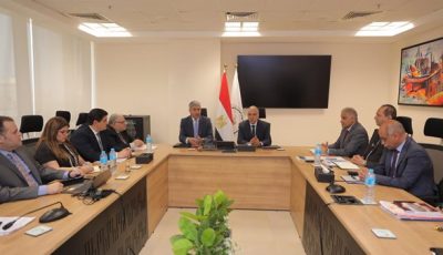 وزير السياحة والآثار يبحث خطوات تسهيل إصدار التراخيص المتعلقة بأعمال وزارة الري والتى يتم إصدارها للمشروعات السياحية