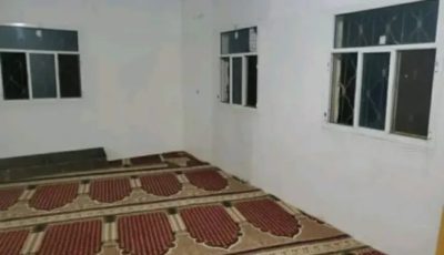 مسجد بلا أبواب ولا نوافذ.. جريمة سرقة تثير الدهشة في صنعاء!