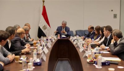 وزير السياحة والآثار يتابع تطوير منظومة التشغيل التجريبي للخدمات السياحية بمنطقة أهرامات الجيزة