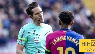 الكشف عن حكم مباراة برشلونة وفياريال.. شاهد بالأرقام